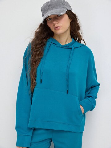 Sweat-shirt No Matter What en bleu : devant