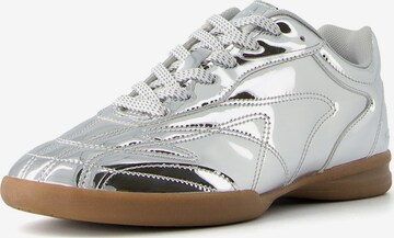 Bershka Sneakers in Silver: front