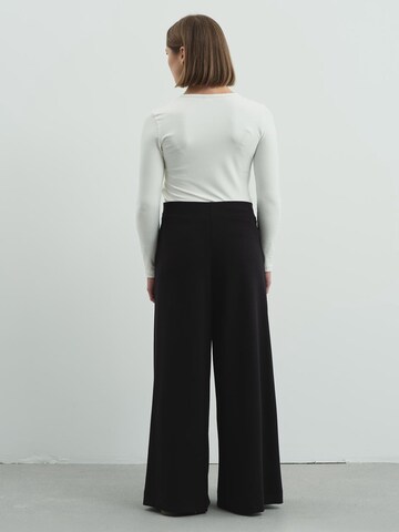 C&City Wide leg Pleat-front trousers in Black