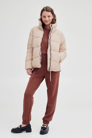 b.young - Chaqueta de invierno 'BOMINA' en beige