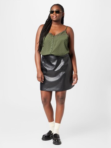 ABOUT YOU Curvy Top 'Tania' in Groen