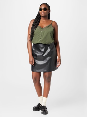 ABOUT YOU Curvy Top 'Tania' in Groen