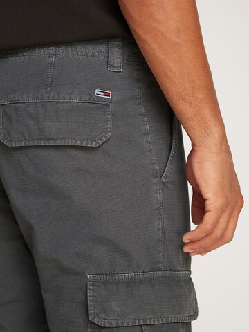 Tapered Pantaloni cargo 'RYAN' di Tommy Jeans in grigio