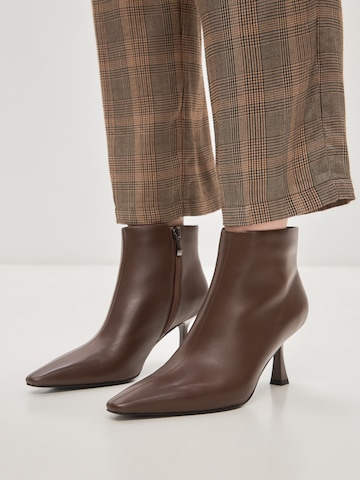 CESARE GASPARI Stiefelette in Braun