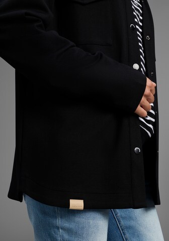 KangaROOS Between-Season Jacket in Black