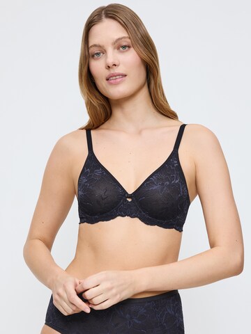 TRIUMPH T-shirt BH ' Amourette Charm ' in Grijs: voorkant