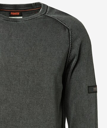 PIONEER Sweater in Grey