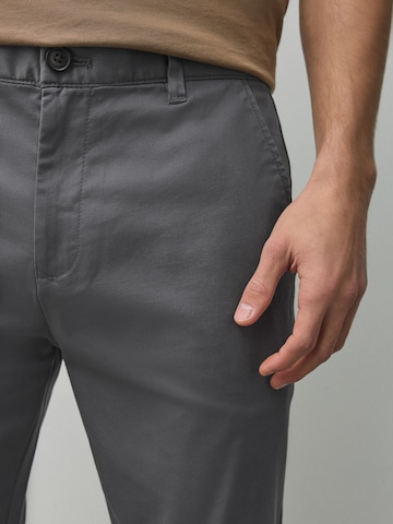 Slimfit Pantaloni chino di Next in grigio