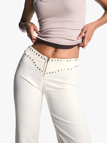Regular Pantalon Bershka en blanc