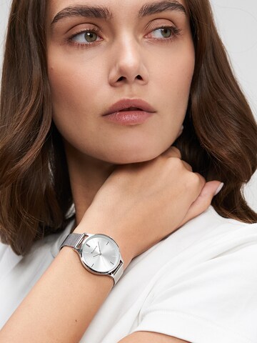 Tamaris Analoguhr in Silber: Vorderseite