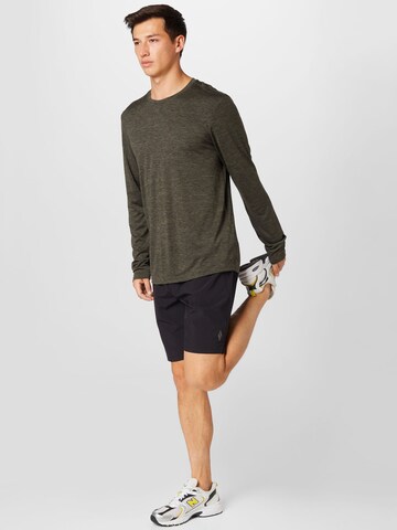 SKECHERS Regular Sportshorts in Schwarz