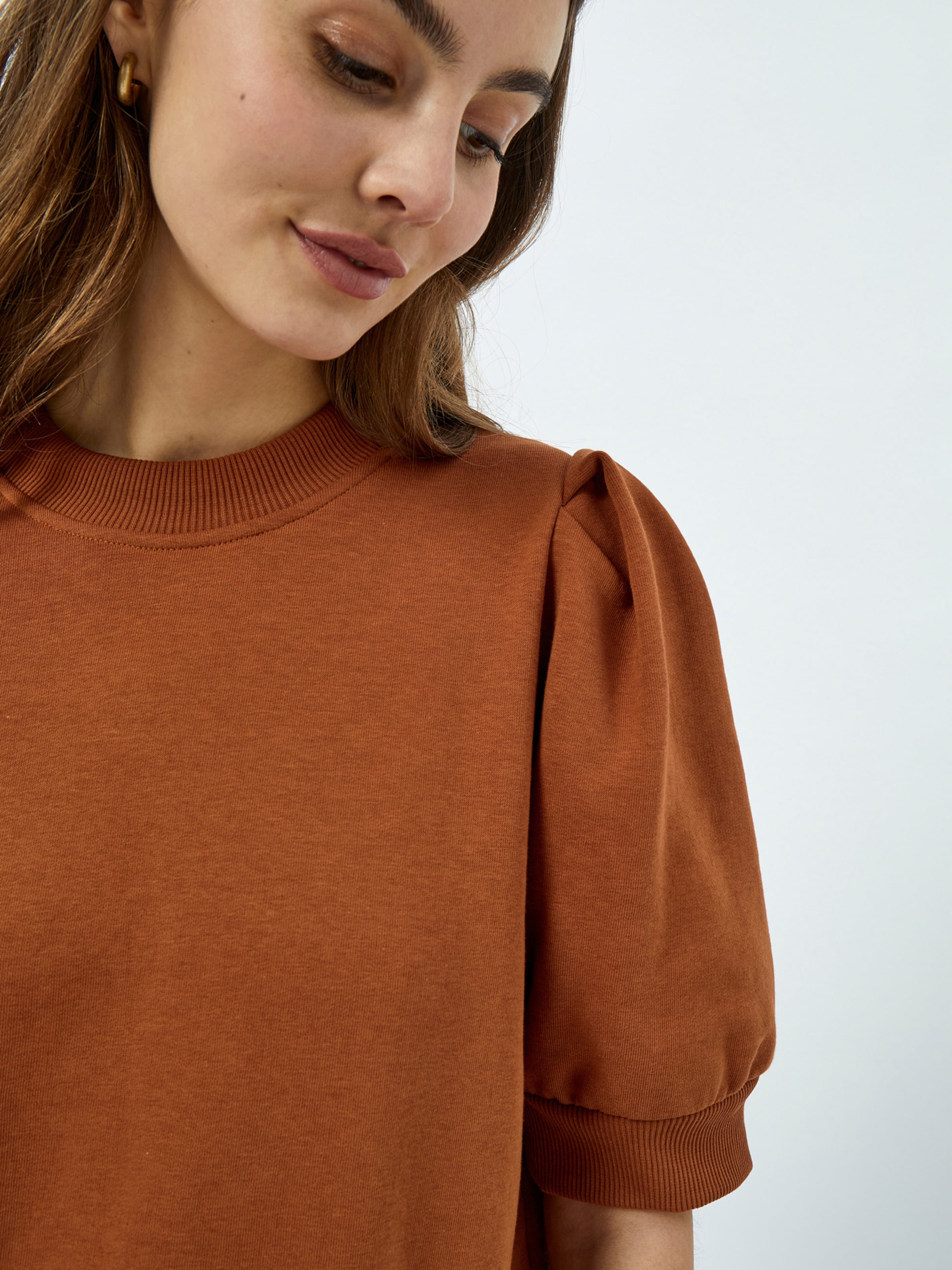 minus - Sweatshirt 'Mika' em castanho