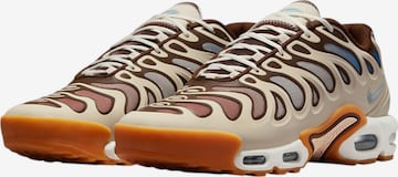 Baskets basses 'AIR MAX PLUS REM' Nike Sportswear en marron : devant