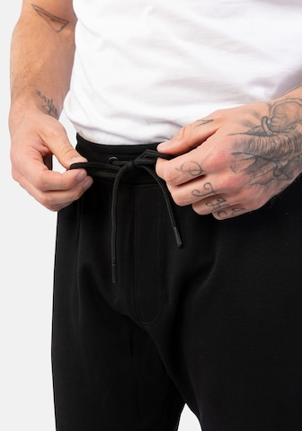 Hero Slimfit Sporthose 'James' in Schwarz