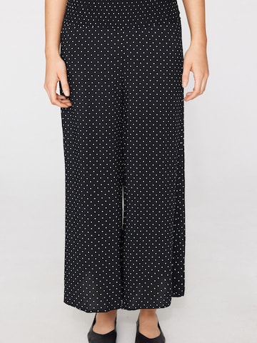 Tezenis Wide leg Pants in Black: front