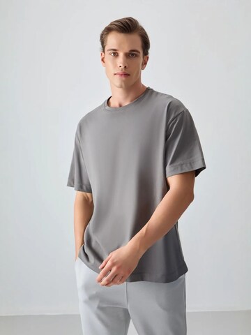 Tommy Life T-Shirts in Grau