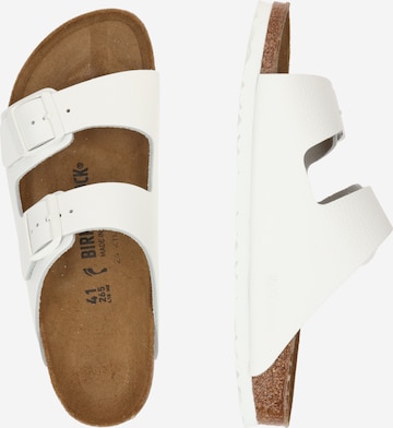 BIRKENSTOCK - Sapato aberto em branco