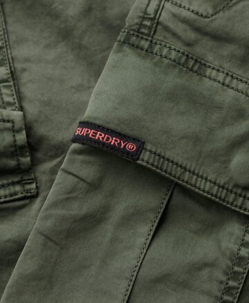 Regular Pantalon cargo Superdry en vert