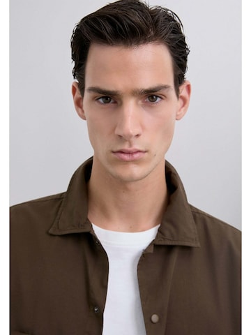 Coupe regular Chemise Scalpers en marron