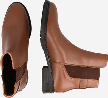 TOMMY HILFIGER Chelsea boots in Bruin