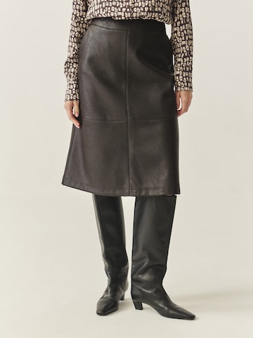 TATUUM Seelik, värv pruun: eest vaates