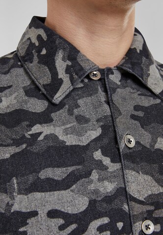 Urban Classics - Ajuste confortable Camisa en gris