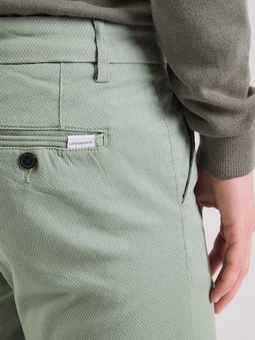 Lindbergh Slimfit Chinohousut 'Superflex' värissä vihreä