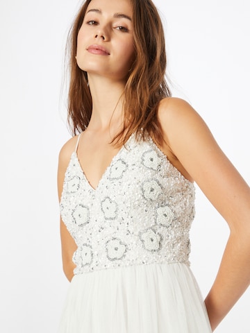 Abito da sera 'Avon' di LACE & BEADS in bianco