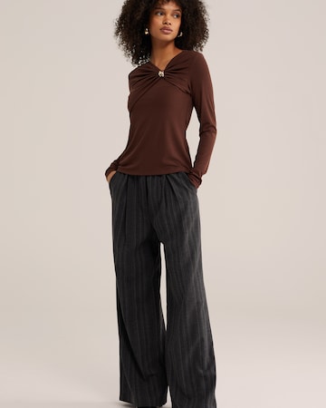 Tricou de la WE Fashion pe maro