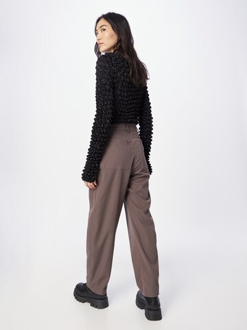 Loosefit Pantalon à pince 'Terra' WEEKDAY en marron