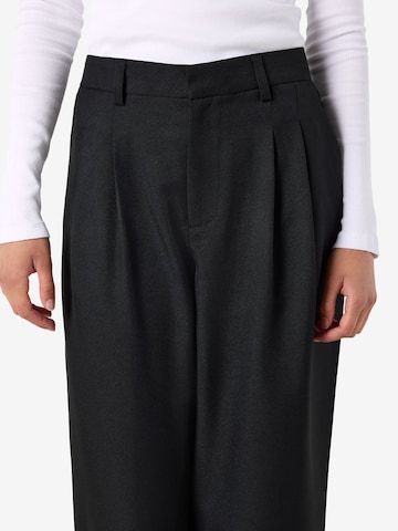 Loosefit Pantaloni con pieghe 'NMDaili' di Noisy may in nero