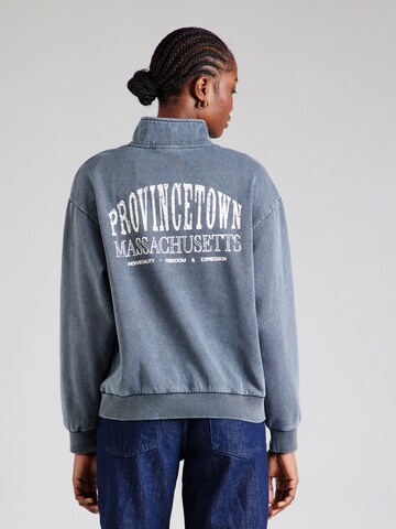 ONLY Sweatshirt 'ONLHENRIETTA' in Grey: front