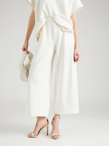 Rich & Royal Wide leg Pleat-Front Pants in White: front