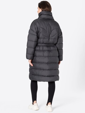 ADIDAS ORIGINALS Płaszcz zimowy 'Fashion Down' w kolorze czarny