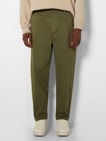Bershka Loose fit Pleat-front trousers in Green: front