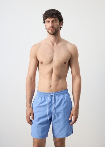 MANGO MAN Board Shorts 'Liso' in Blue: front