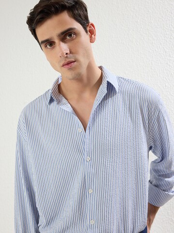 Fit confort Chemise Trendyol en bleu : devant