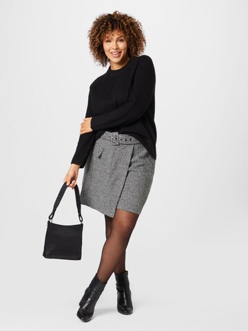 Pull-over 'Ellen' PIECES Curve en noir