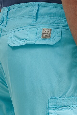 CAMP DAVID Regular Cargoshorts mit Klappentaschen und Tapes in Blau