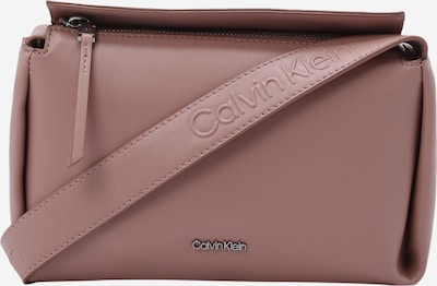 Rankinė su ilgu dirželiu 'GRACIE' iš Calvin Klein, spalva – rausvai violetinė spalva, Prekių apžvalga