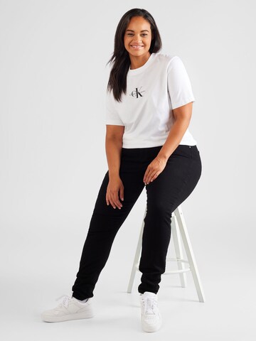 Tricou de la Calvin Klein Jeans Curve pe alb