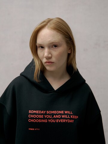 Netflix Collection Sweatshirt in Black