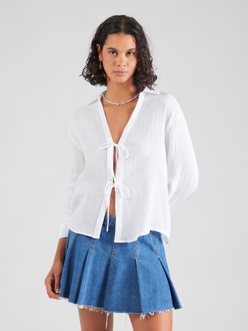 Abercrombie & Fitch Blouse in White: front