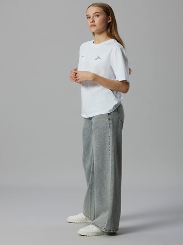 LMTD - Camiseta en blanco