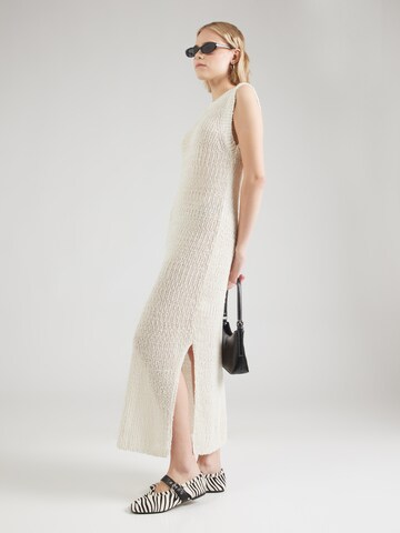 Robes en maille & Other Stories en blanc