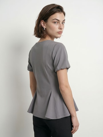 Maglietta 'Tamara' di HYPEDROP in grigio