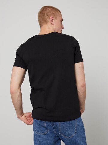 DAN FOX APPAREL Футболка 'Samuel' в Черный