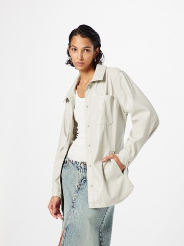 BRAVE SOUL Between-Season Jacket in White: front