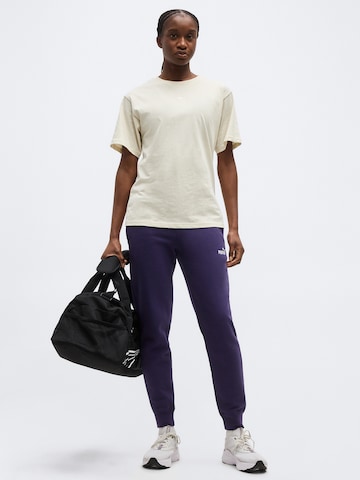 PUMA Tapered Urheiluhousut 'ESS' värissä lila