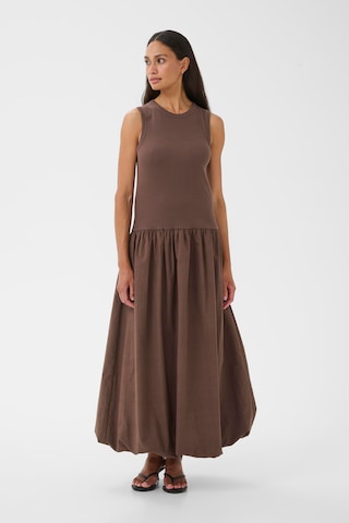 KAREN BY SIMONSEN - Vestido en marrón: frente